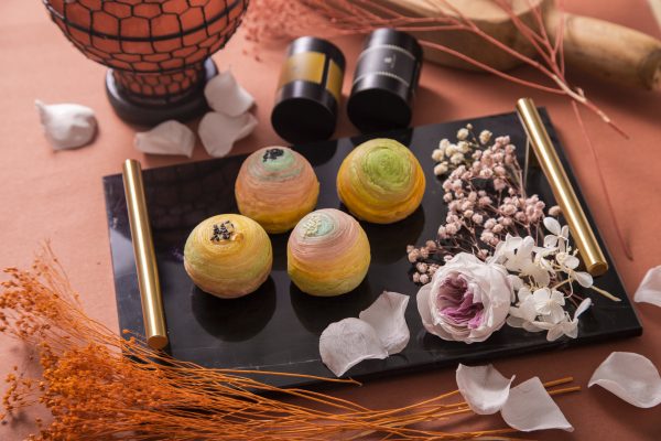 Roleaf willow moon cake gift box lifestyle shot